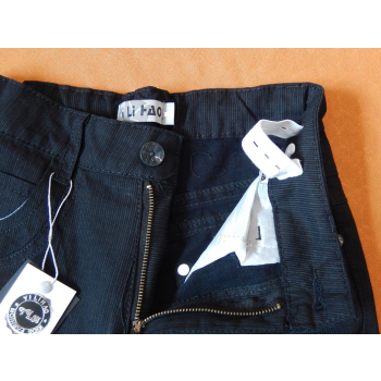 Czarne spodnie jeansowe<br />Na guzik + pasek<br /> Rozmiary 140-146